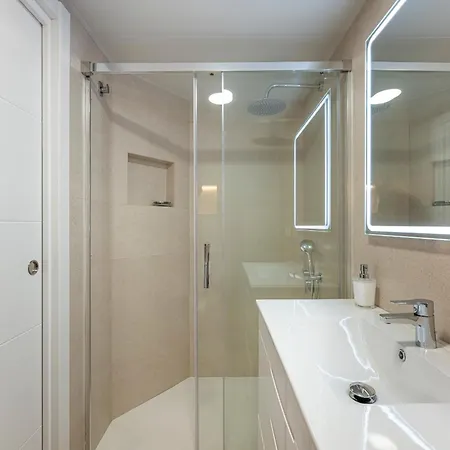 El Faro Deluxe Apartment *